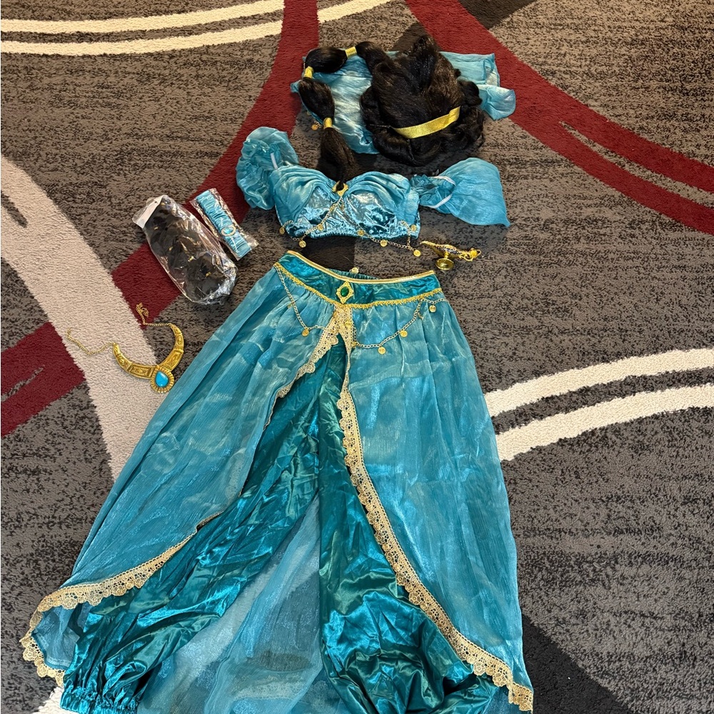 Women’s Jasmine costume